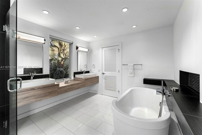 Building Photo - 101 SW 21st Rd