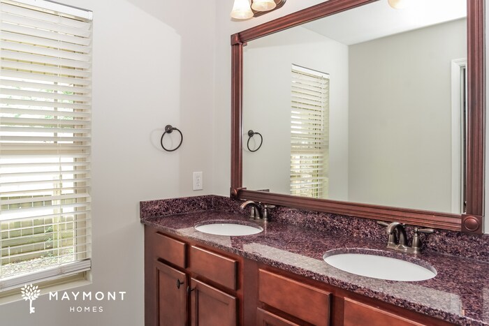 Building Photo - 243 Bermuda Lakes Dr