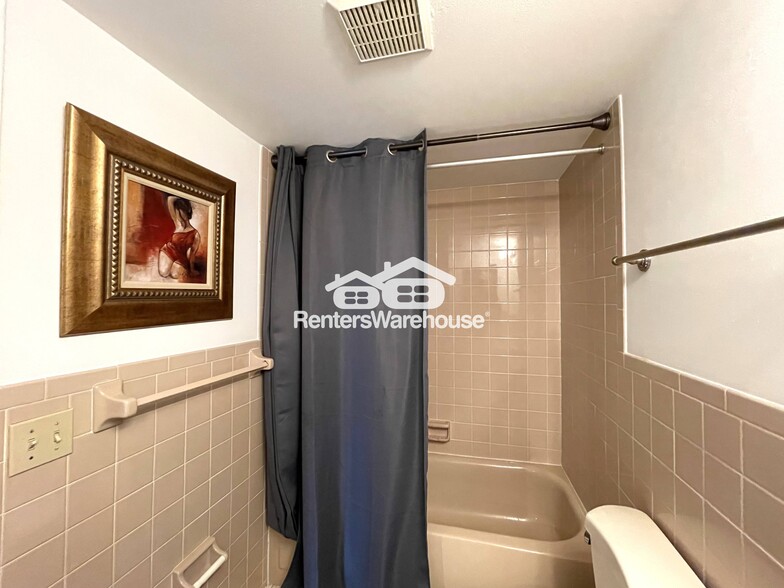 Building Photo - 2042 Australia Way E