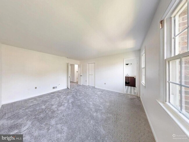 Building Photo - 8105 Kenova Ln