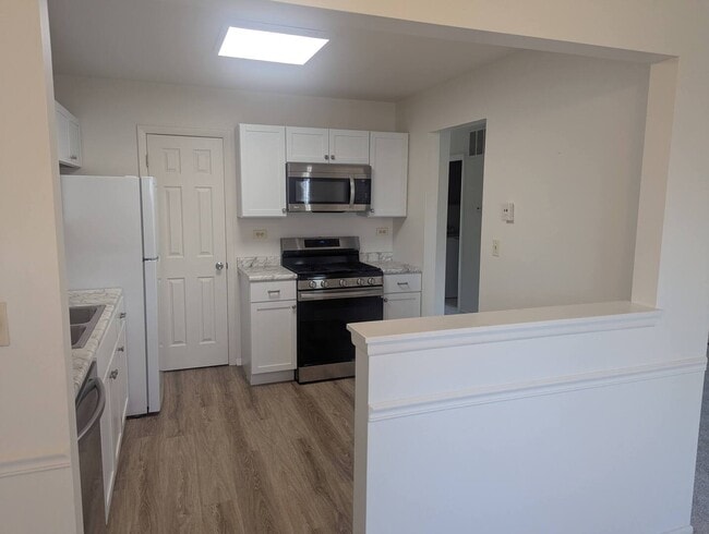 Building Photo - 600 Eastview Ct