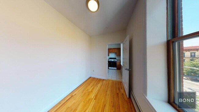 Building Photo - 221 St James Pl