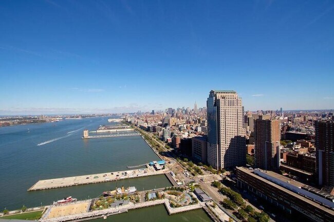 Building Photo - 3 bedroom in NEW YORK NY 10282