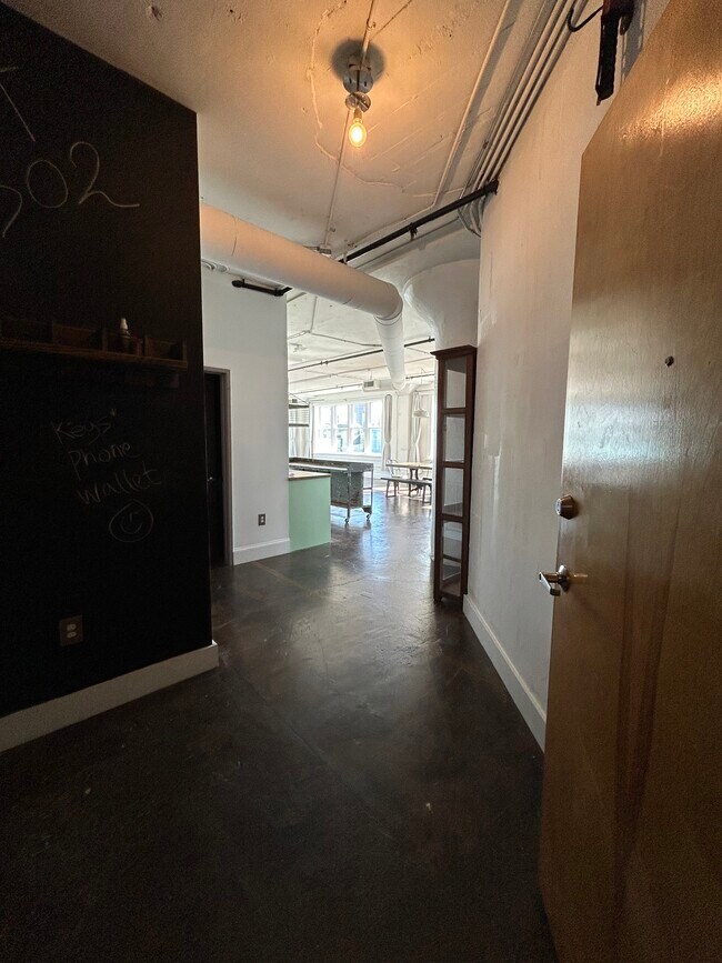 Building Photo - 426 Marietta St NW