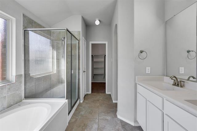 Building Photo - 4080 Serene Dr