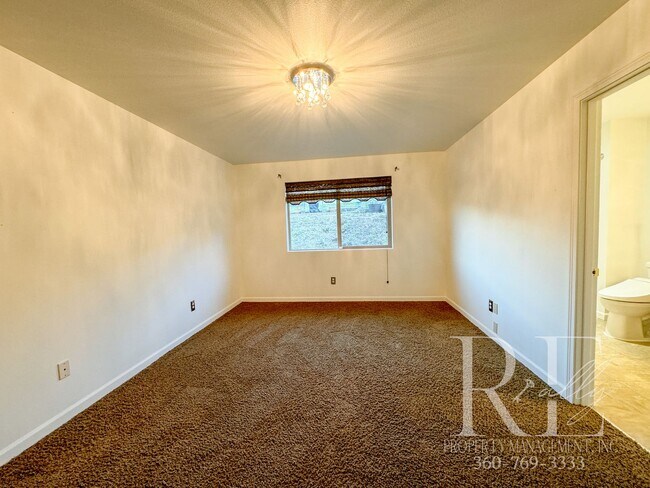 Building Photo - Modern 3-Bed Home with Gardens, Greenhouse...