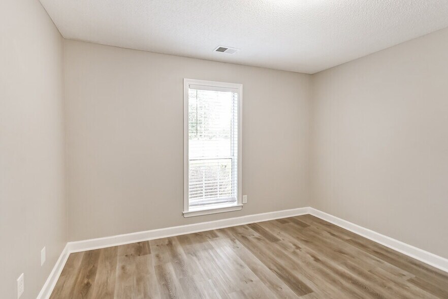 Building Photo - 838 Clearview Cove