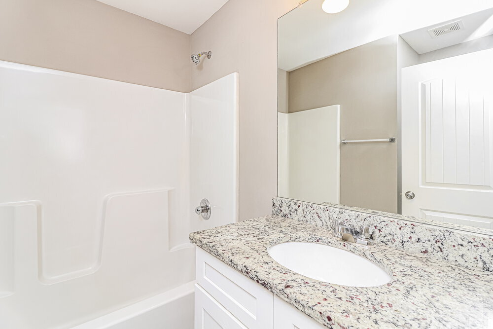 Building Photo - 542 Fieldcrest Dr
