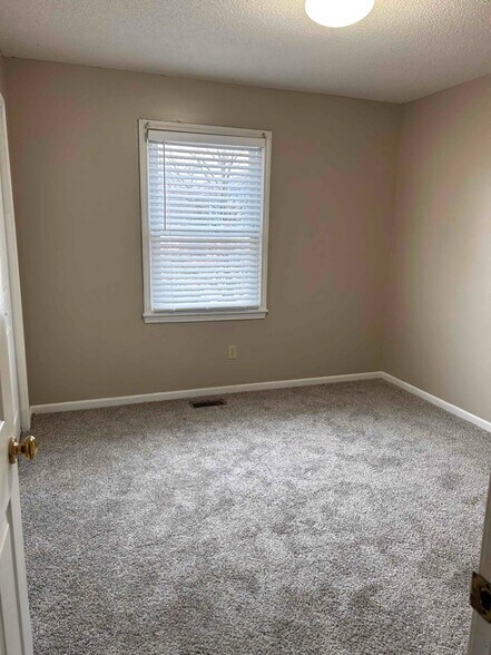 Building Photo - 1142 E Frontier Dr