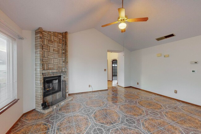 Building Photo - Charming 3 bedroom 2 bath home in Northeas...