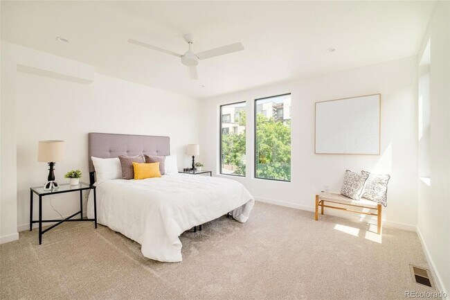 Building Photo - 267 S Jackson St