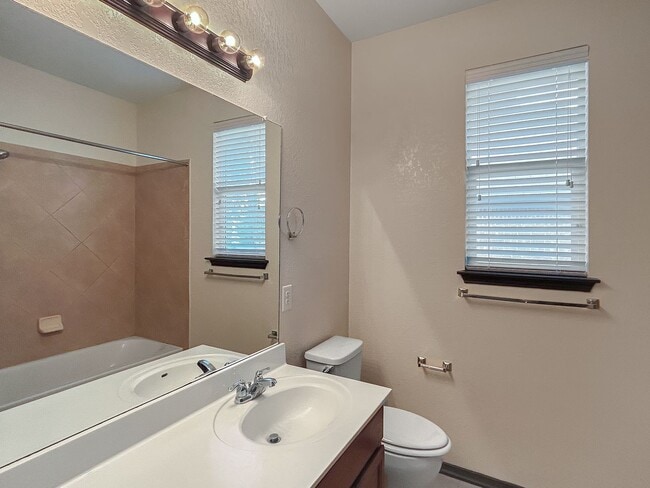 Building Photo - One-Story Home with Office in Bridlewood P...