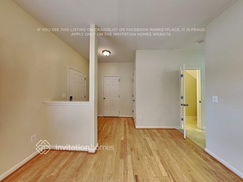 Building Photo - 4104 Hampstead Village Dr