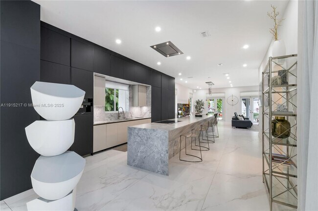 Building Photo - 8941 SW 65th Ct