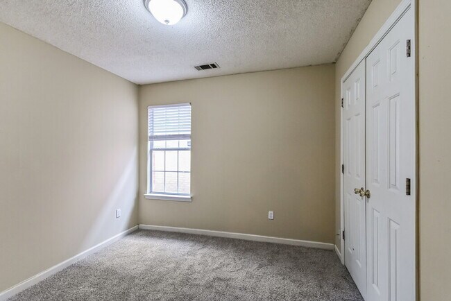 Building Photo - 8090 Bensford Ln