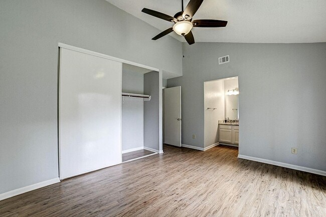 Building Photo - 2615 Lively Ln