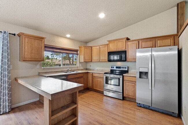Building Photo - 3020 Avondale Dr