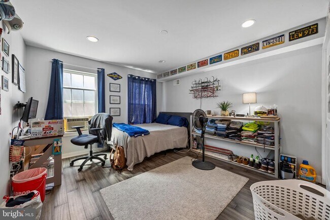 Building Photo - 1720 Arlington St