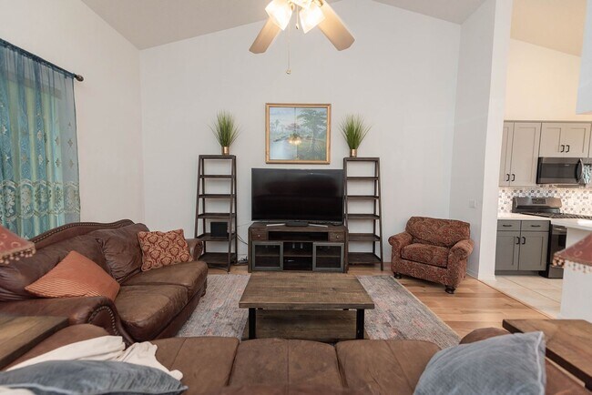 Building Photo - Beautiful Home in Satellite Beach including Lawncare and Community Pool