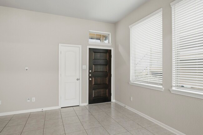 Building Photo - 8734 Laurel Crest Dr