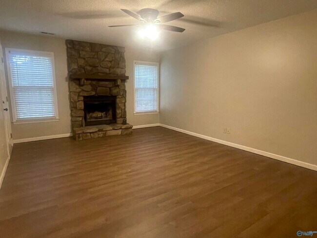 Building Photo - 1808 Hollytree Dr NW