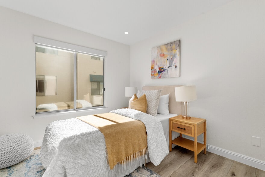 Building Photo - 430 Galleria Dr