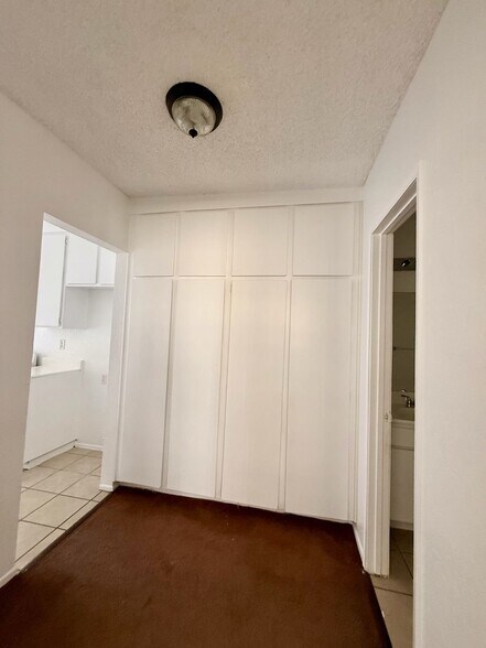 Building Photo - 316 E Ave Q-7