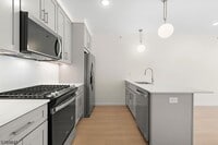 Building Photo - 70 Ridgedale Ave