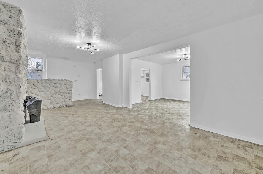 Building Photo - 9502 Talbot Ave