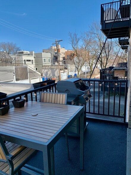 Balcony - 2040 W Belmont Ave