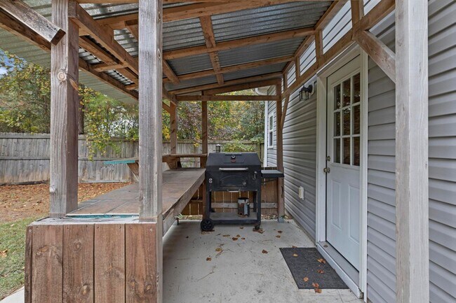 Building Photo - Beautiful 3-bedroom, 2.5-bathroom home available for lease in Hampstead