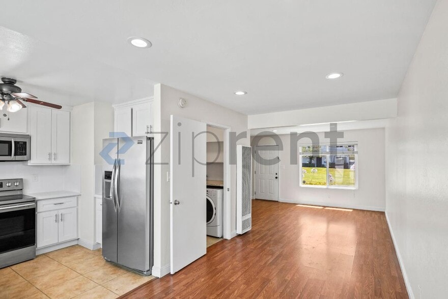Building Photo - Unit