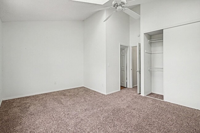 Building Photo - Updated 2 Bedroom, 2 Bathroom Townhome – Move-In Ready!