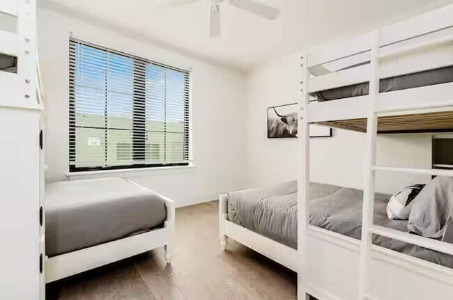 Building Photo - 1142 Hamlet St