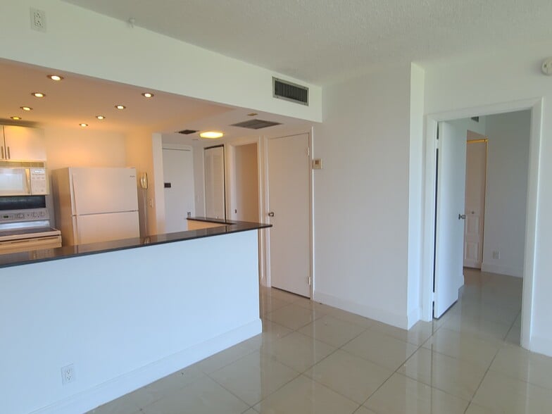 Building Photo - 20335 W Country Club Dr