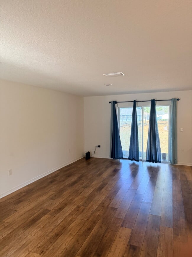 Building Photo - Beautiful 3 Bedroom, 2 Bathroom, 2 Car Garage home for rent in Royal Highlands on .46 acres!