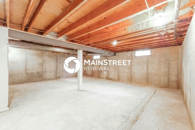 Building Photo - 3 Bedroom Pet-Friendly Home in Overland Park, KS with Main Street Renewal