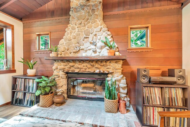 Building Photo - Picturesque, Pet Friendly, with Garage and...