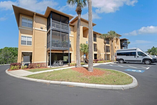 Building Photo - 2 Bedroom Condo in Tampa