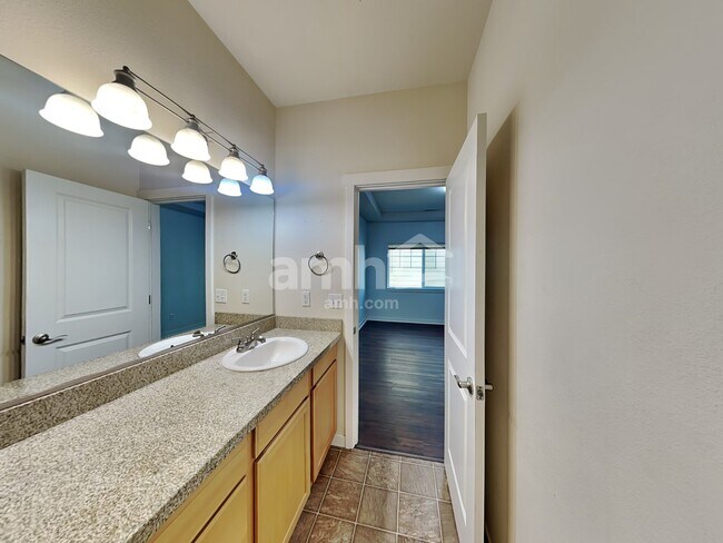 Building Photo - 7337 Rainier Dr