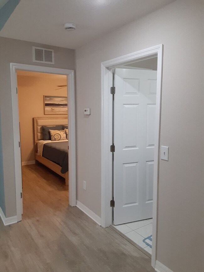 Building Photo - Stunning Short Term Rental!