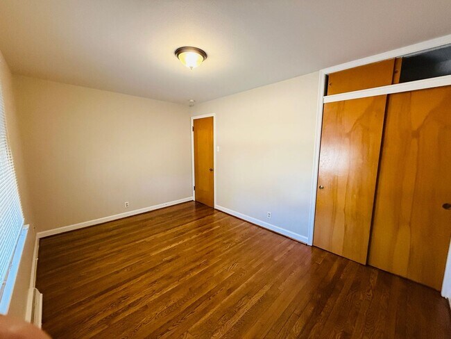 Building Photo - Spacious 3 bedroom home for Rent in Bellefontaine Neighbors