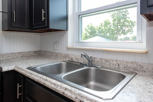 Building Photo - WESTWOOD-4 BEDROOM 2 BATH WITH OPEN FLOOR ...