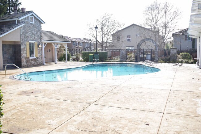 Building Photo - Beautiful Brand New Home located in the Ve...