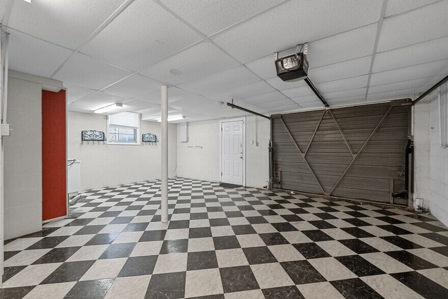 Building Photo - 4807 Jeffery Dr