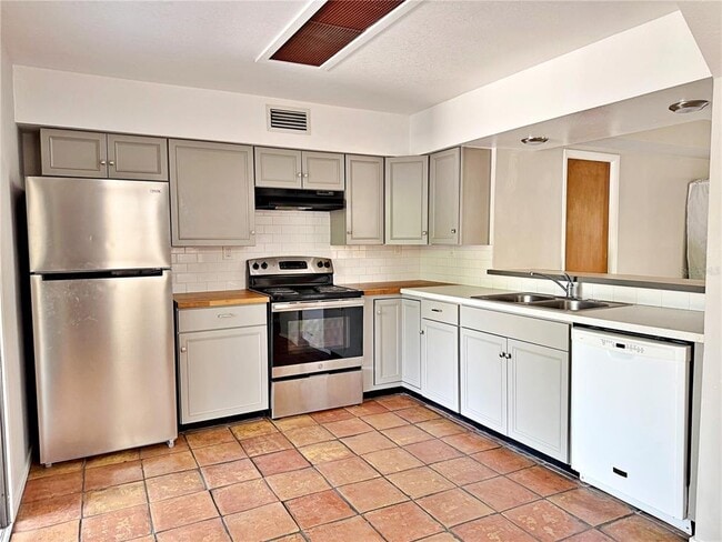 Building Photo - 5329 Blue Grass St