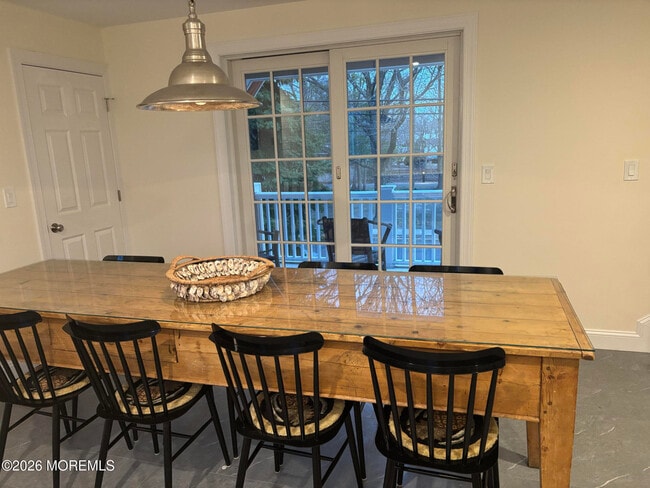 Building Photo - 802 7th Ave