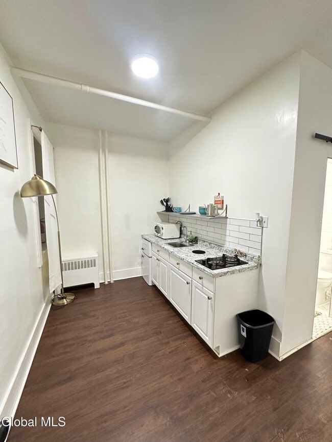 Building Photo - 51 Elm St