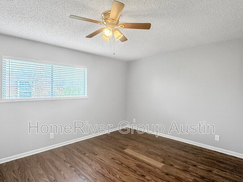 Building Photo - 1911 Hearthstone Dr