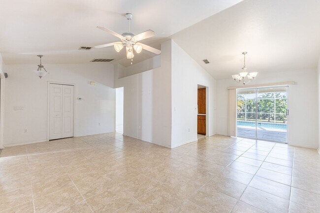 Building Photo - 608 Richmond Ave N